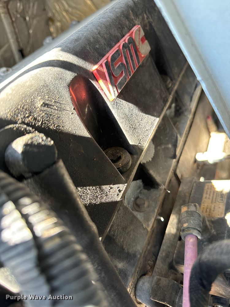 image for item OF9938 2005 International  7600  crane truck