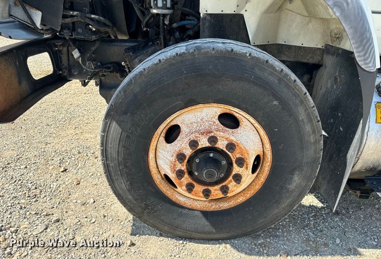 image for item OF9938 2005 International  7600  crane truck