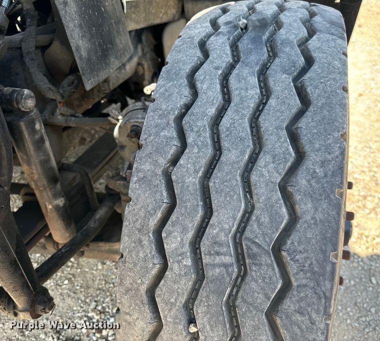 image for item OF9938 2005 International  7600  crane truck