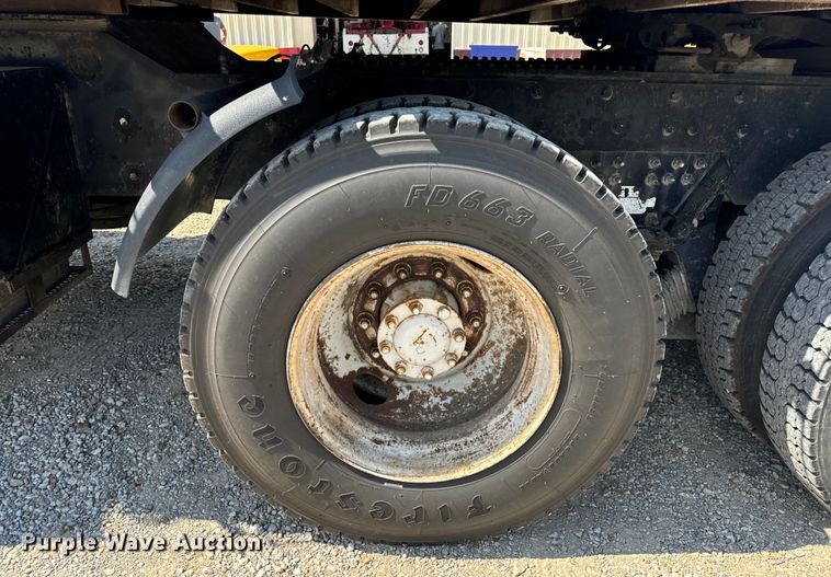 image for item OF9938 2005 International  7600  crane truck