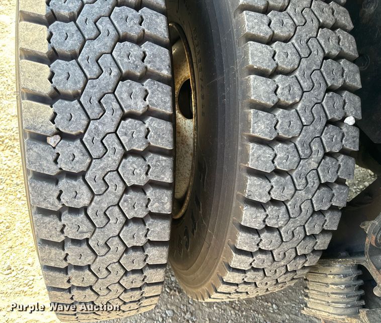 image for item OF9938 2005 International  7600  crane truck