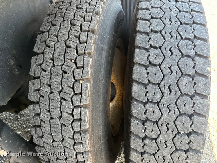 image for item OF9938 2005 International  7600  crane truck