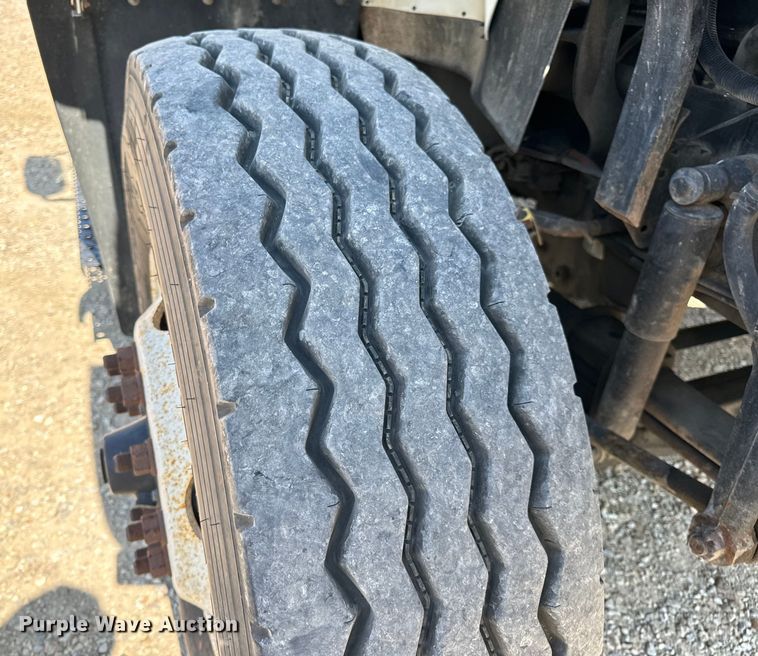 image for item OF9938 2005 International  7600  crane truck