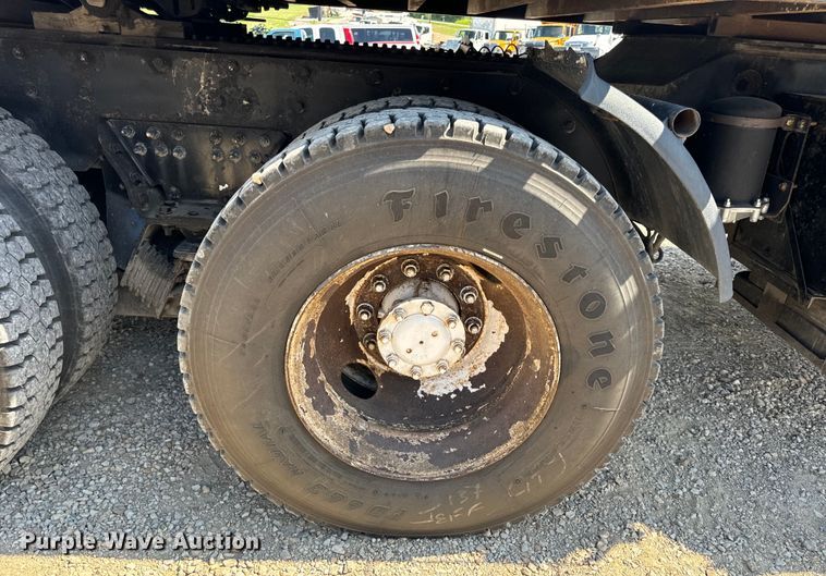 image for item OF9938 2005 International  7600  crane truck