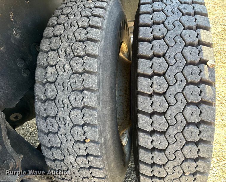 image for item OF9938 2005 International  7600  crane truck