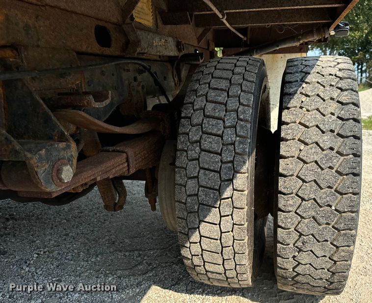 image for item OG9610 1999 Ford  F450 Super Duty XL dump truck