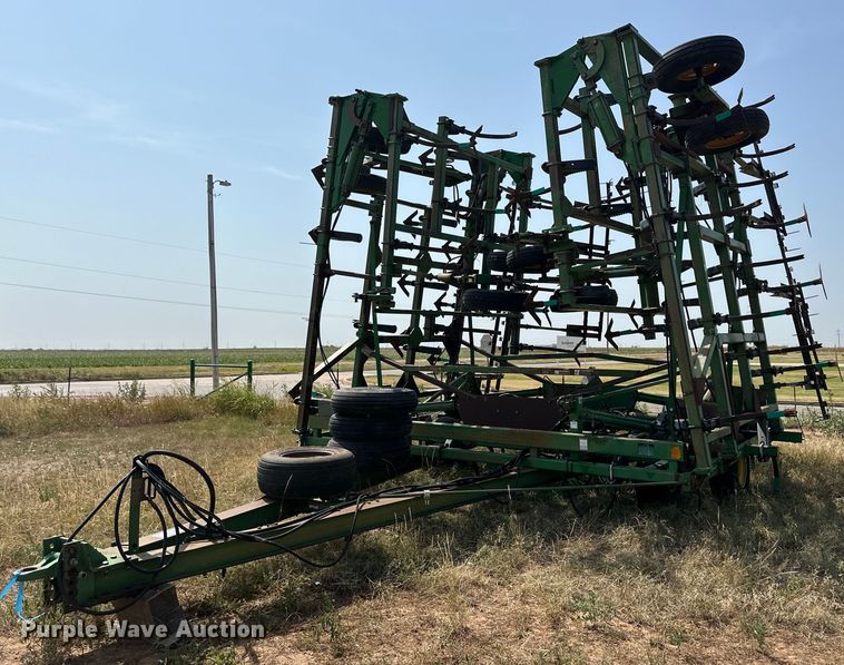 image for item DK6720 John Deere 685 sweep plow