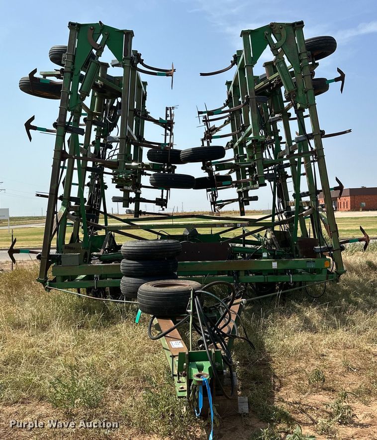 image for item DK6720 John Deere 685 sweep plow