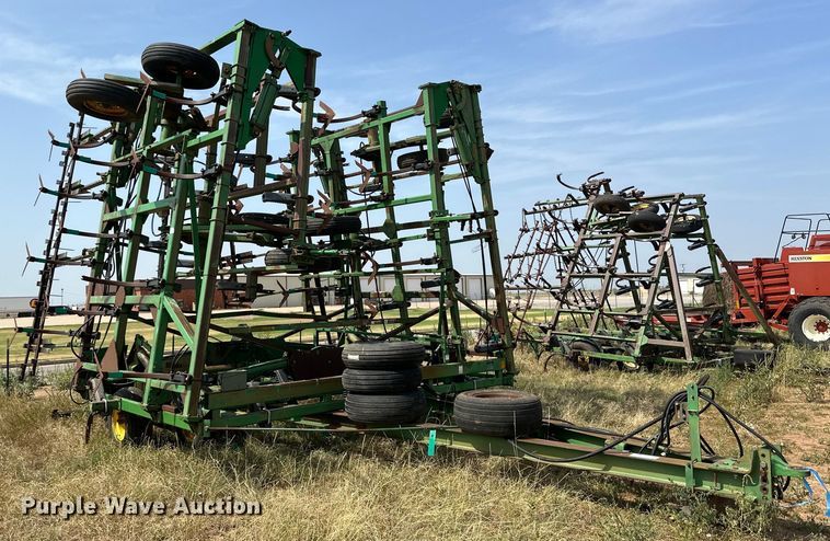 image for item DK6720 John Deere 685 sweep plow