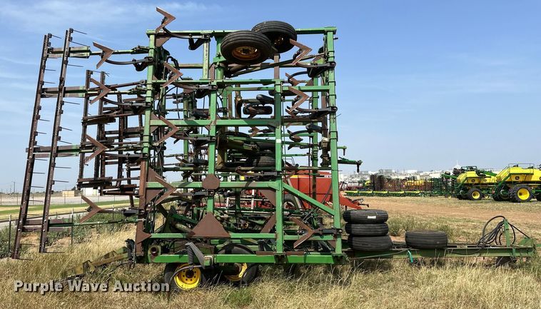 image for item DK6720 John Deere 685 sweep plow