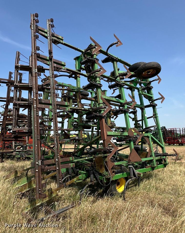 image for item DK6720 John Deere 685 sweep plow