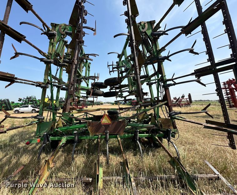 image for item DK6720 John Deere 685 sweep plow