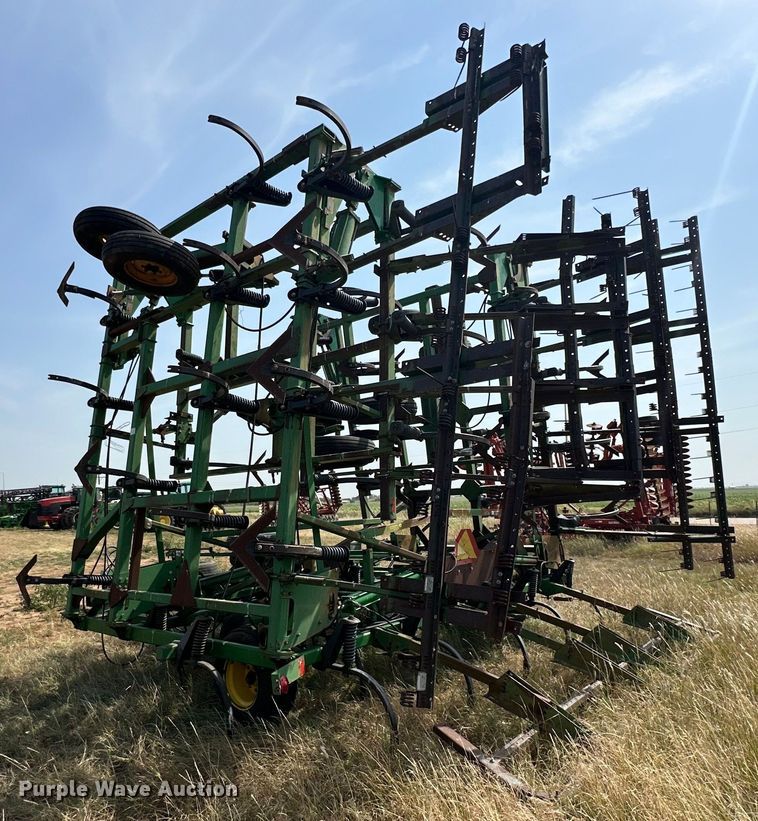 image for item DK6720 John Deere 685 sweep plow