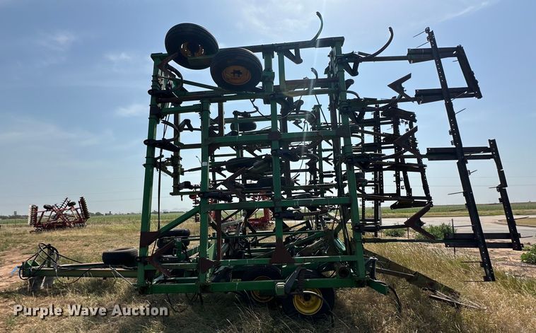 image for item DK6720 John Deere 685 sweep plow