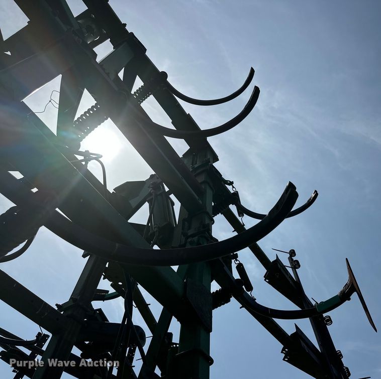 image for item DK6720 John Deere 685 sweep plow