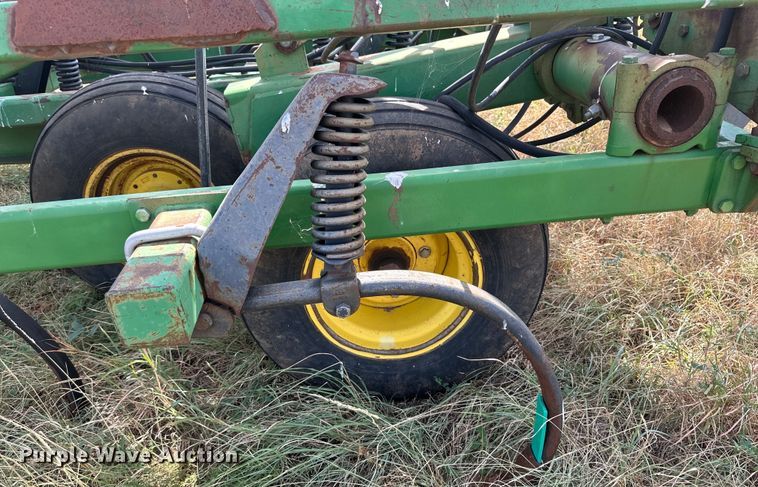 image for item DK6720 John Deere 685 sweep plow