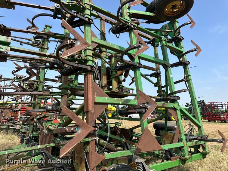 image for item DK6720 John Deere 685 sweep plow