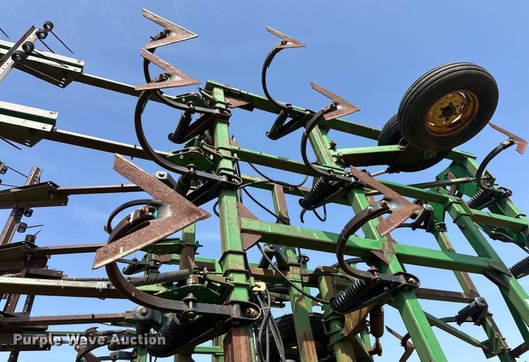 image for item DK6720 John Deere 685 sweep plow