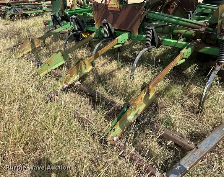 image for item DK6720 John Deere 685 sweep plow