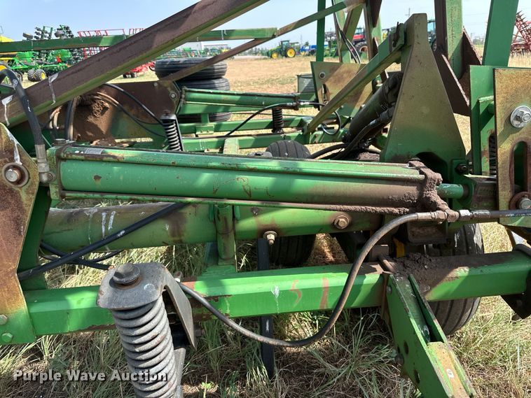 image for item DK6720 John Deere 685 sweep plow