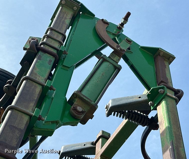 image for item DK6720 John Deere 685 sweep plow