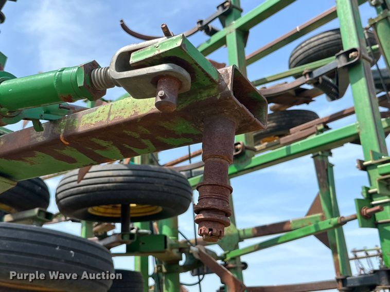 image for item DK6720 John Deere 685 sweep plow