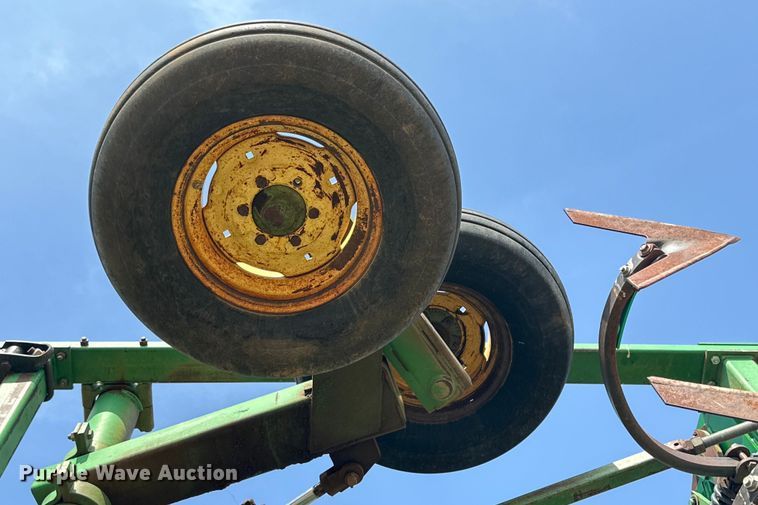 image for item DK6720 John Deere 685 sweep plow