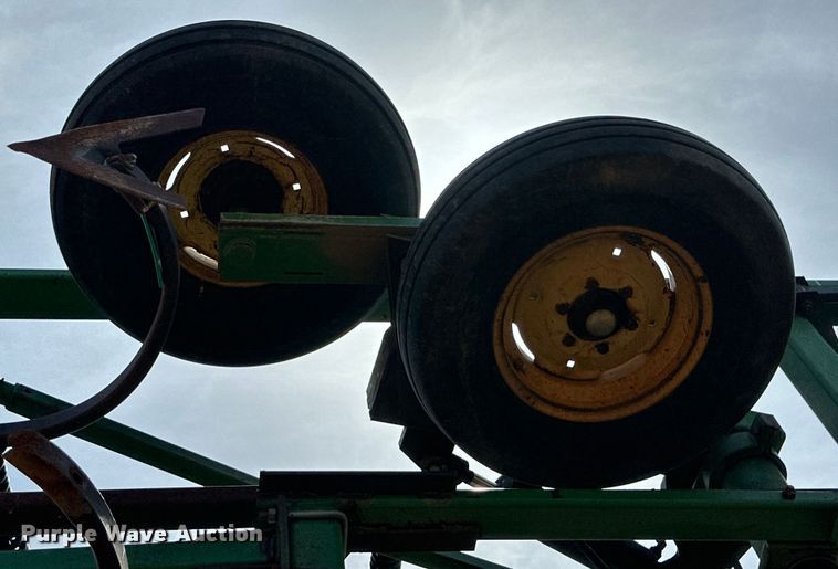 image for item DK6720 John Deere 685 sweep plow