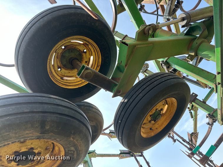 image for item DK6720 John Deere 685 sweep plow