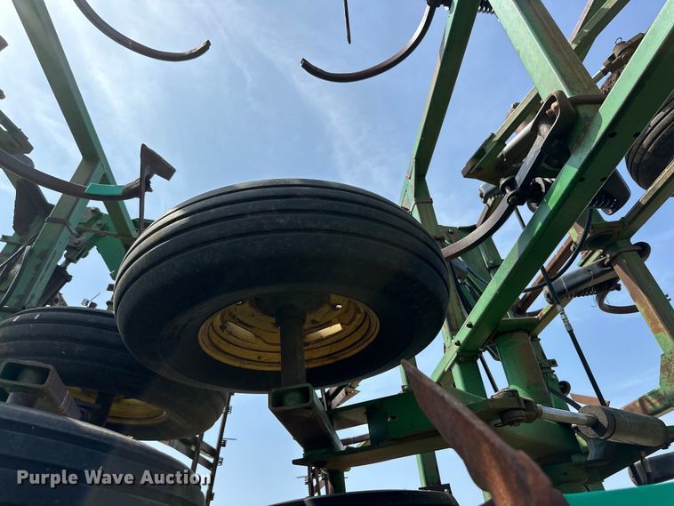 image for item DK6720 John Deere 685 sweep plow