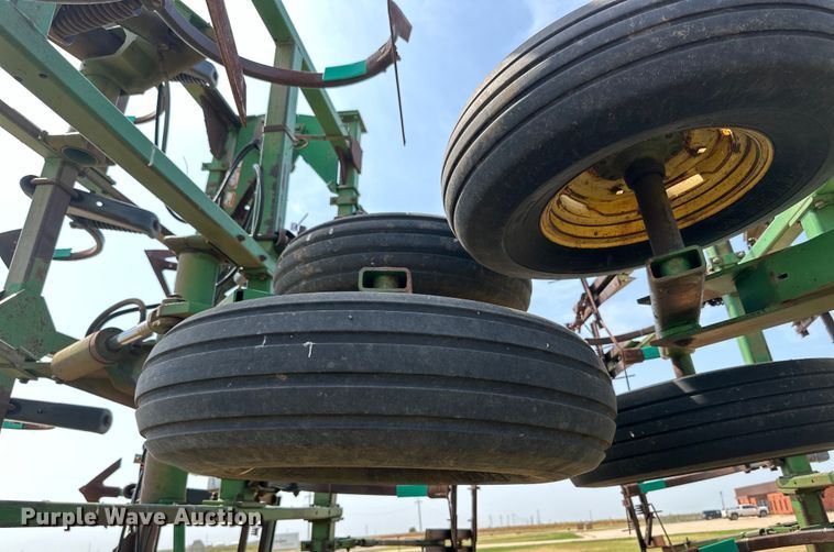 image for item DK6720 John Deere 685 sweep plow