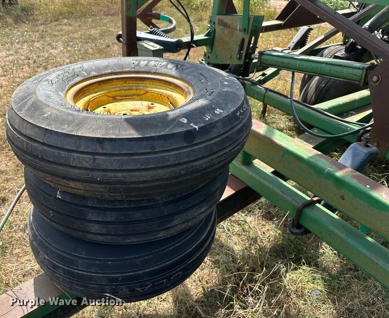 image for item DK6720 John Deere 685 sweep plow