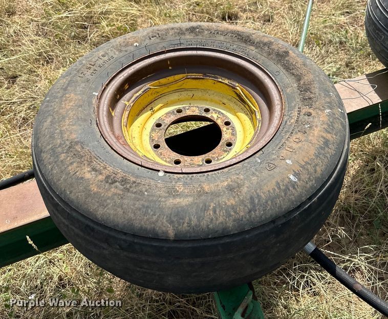 image for item DK6720 John Deere 685 sweep plow