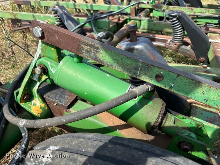 image for item DK6721 John Deere chisel