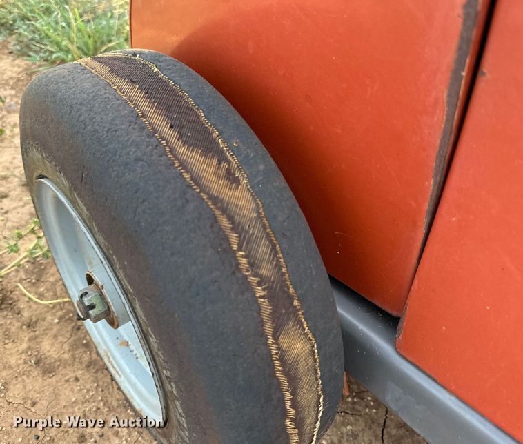 image for item DK6722 Hesston 4910 large square baler