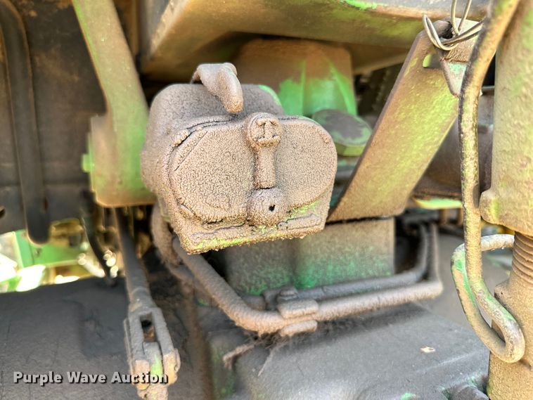 image for item DK6723 1988 John Deere 2955 MFWD tractor