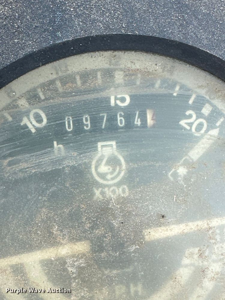 image for item DK6723 1988 John Deere 2955 MFWD tractor