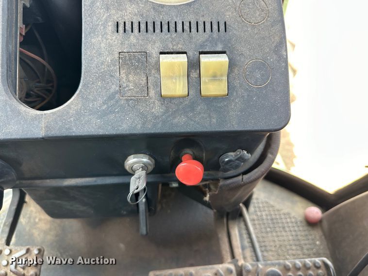 image for item DK6723 1988 John Deere 2955 MFWD tractor