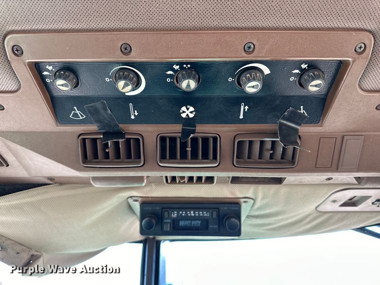 image for item DK6723 1988 John Deere 2955 MFWD tractor