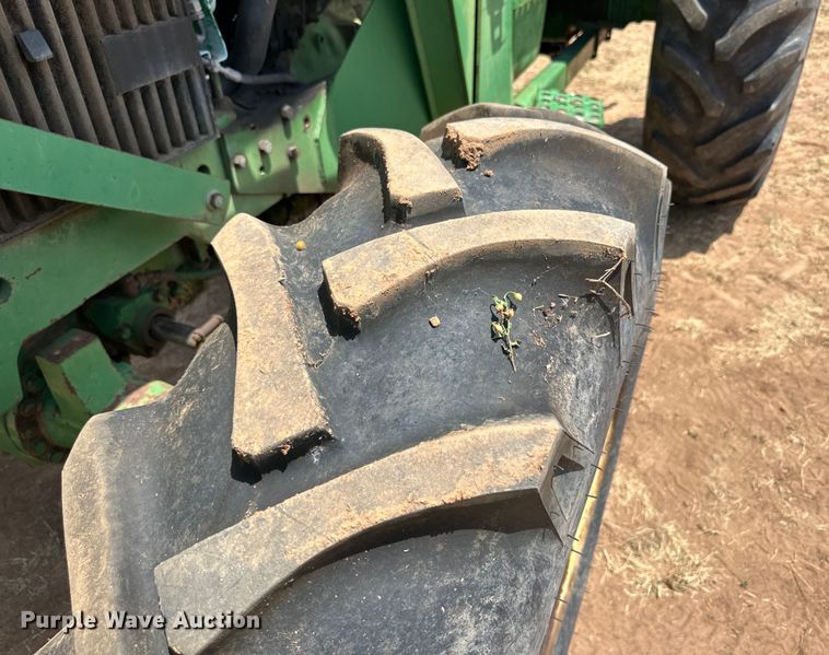 image for item DK6723 1988 John Deere 2955 MFWD tractor