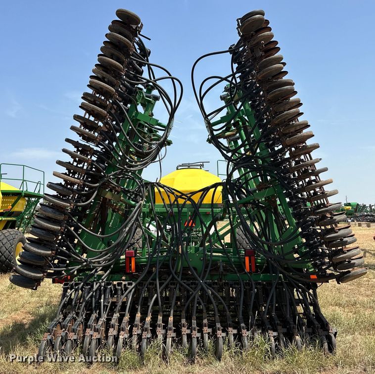 image for item DK6725 John Deere 730 air seeder