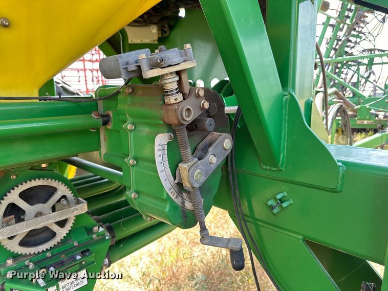 image for item DK6725 John Deere 730 air seeder