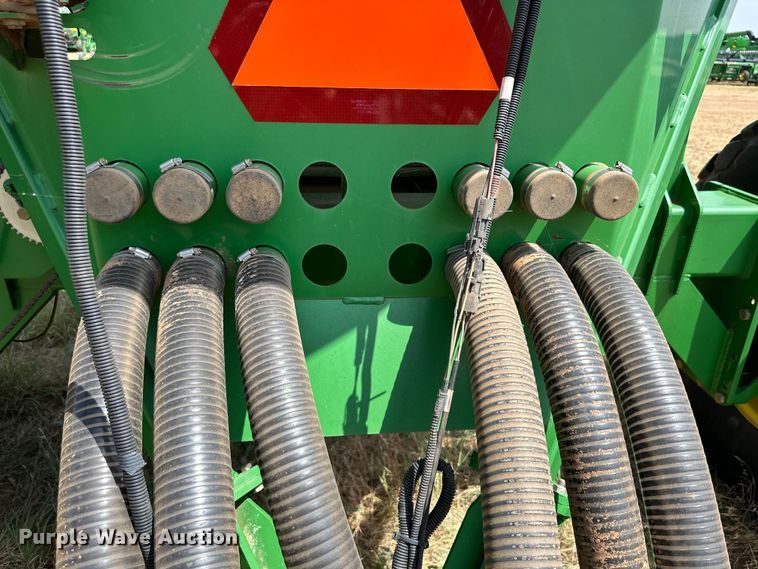 image for item DK6725 John Deere 730 air seeder