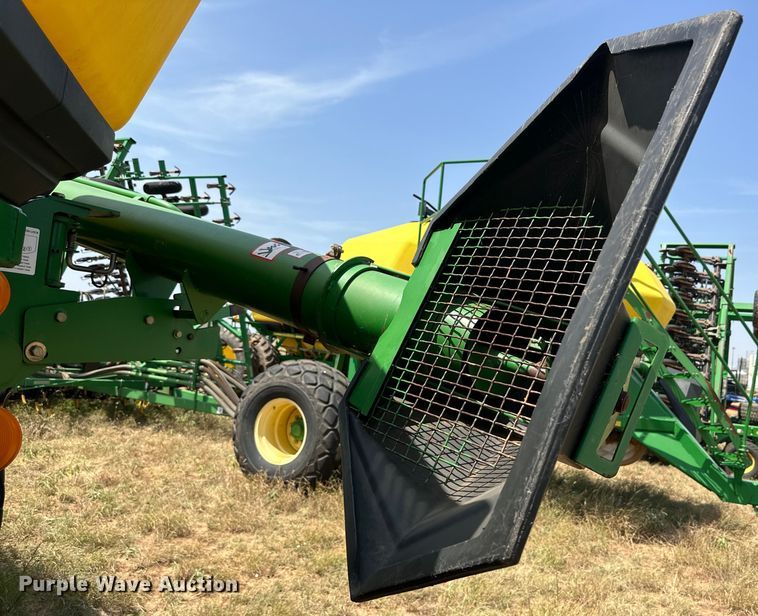 image for item DK6725 John Deere 730 air seeder