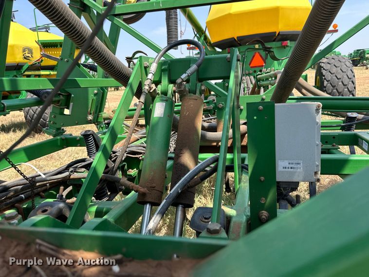 image for item DK6725 John Deere 730 air seeder