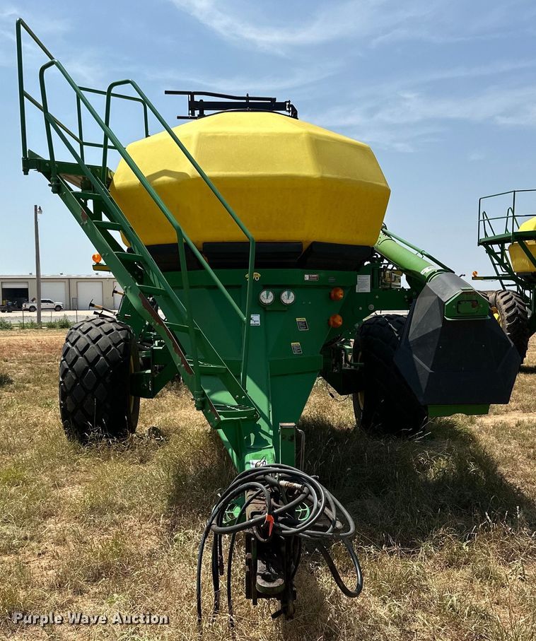 image for item DK6726 John Deere 730 air seeder