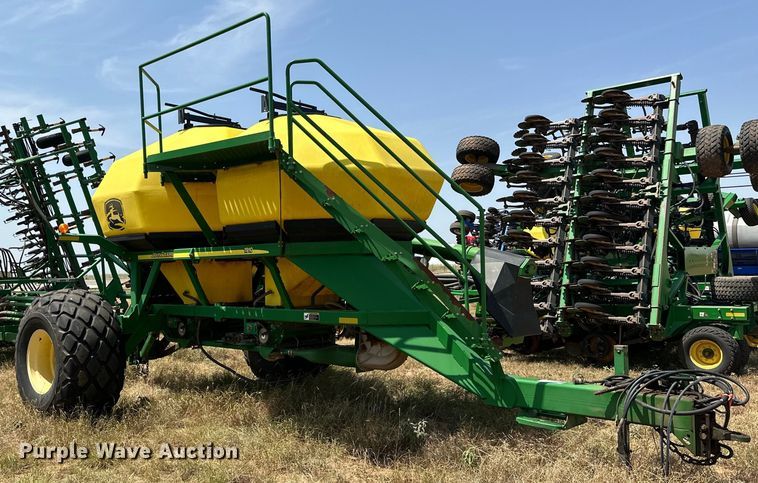 image for item DK6726 John Deere 730 air seeder