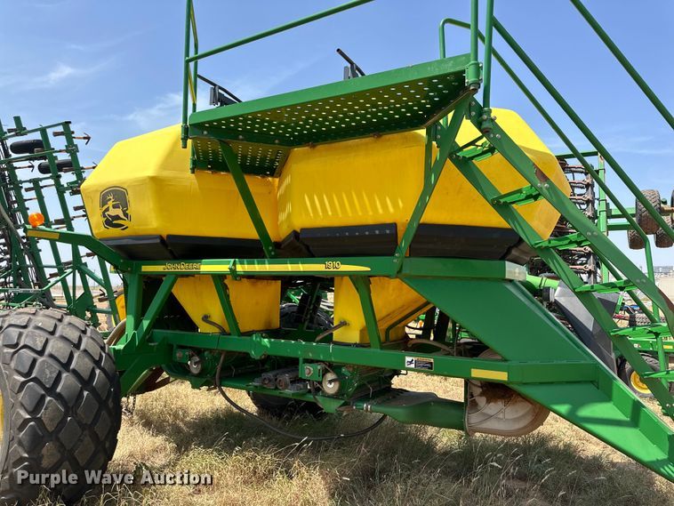 image for item DK6726 John Deere 730 air seeder