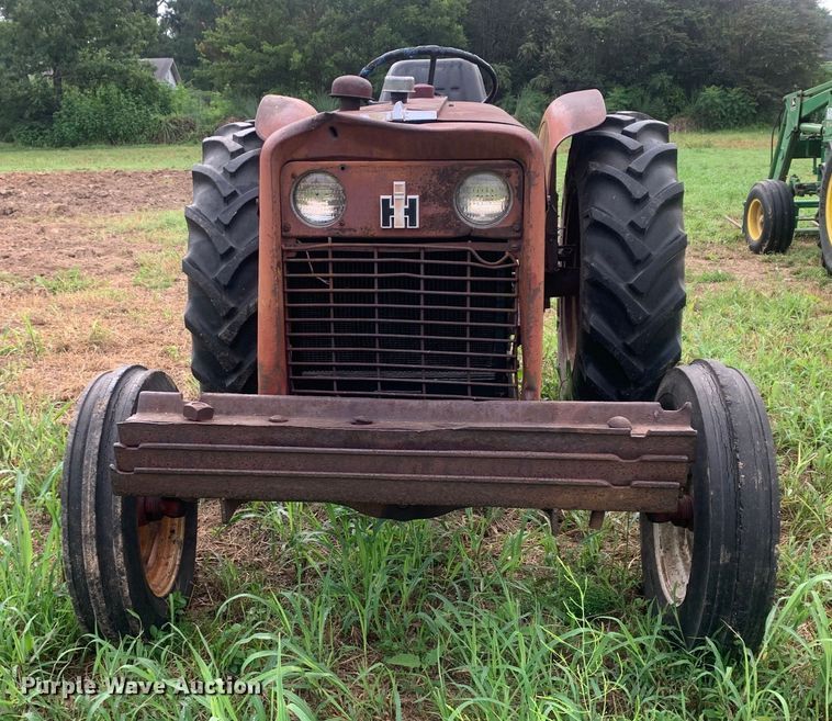 image for item DM7976 1965 International 424 tractor