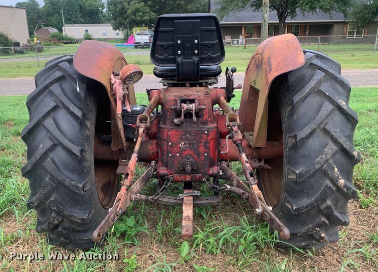image for item DM7976 1965 International 424 tractor